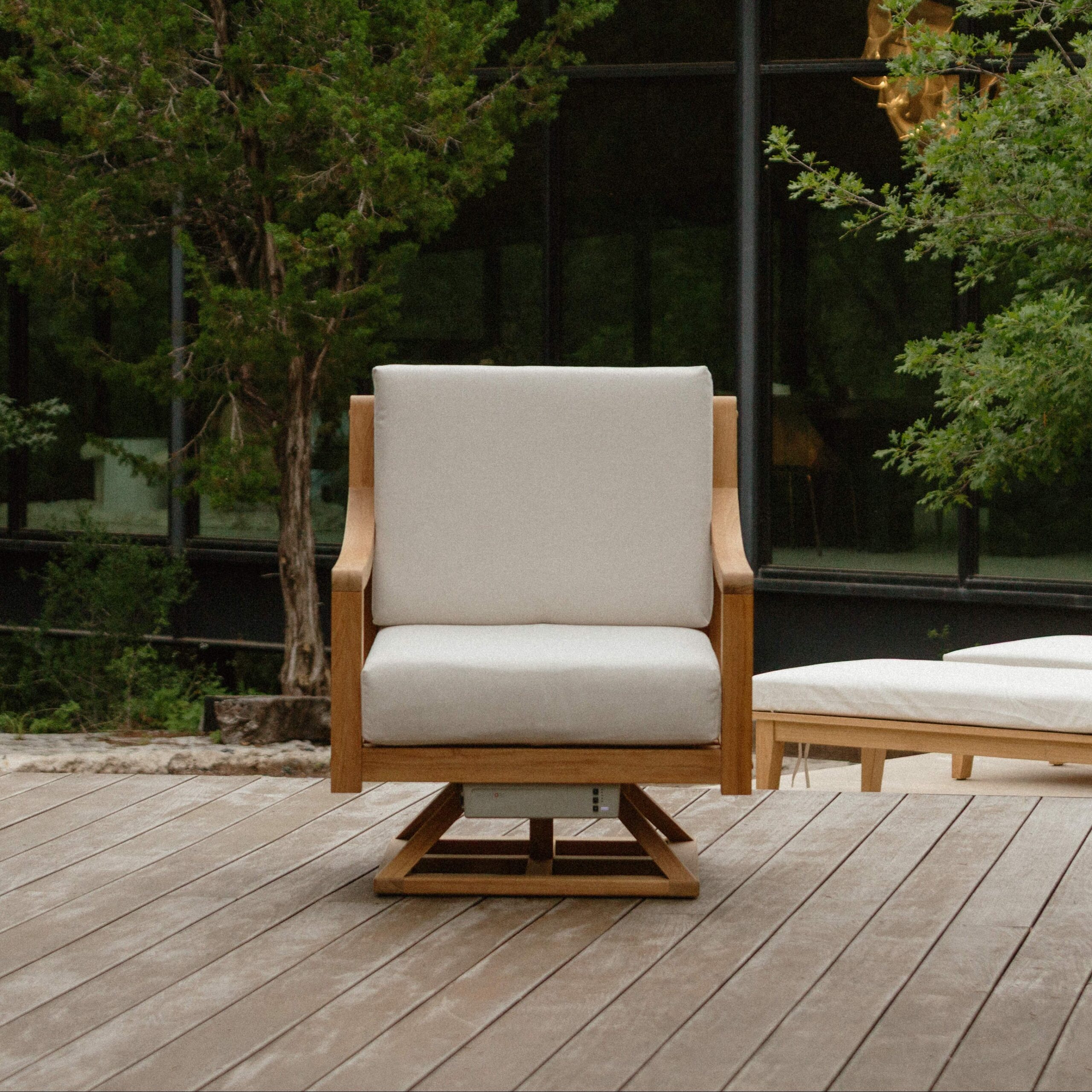 Solerno Heated Swivel Chair - Image 4